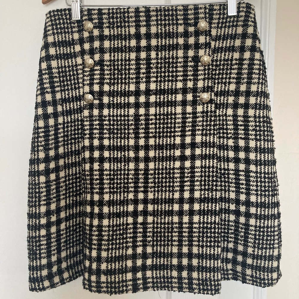 Marks & Spencer UK Wool like Tweed Houndstooth skirt with emblem buttons (UK 12)